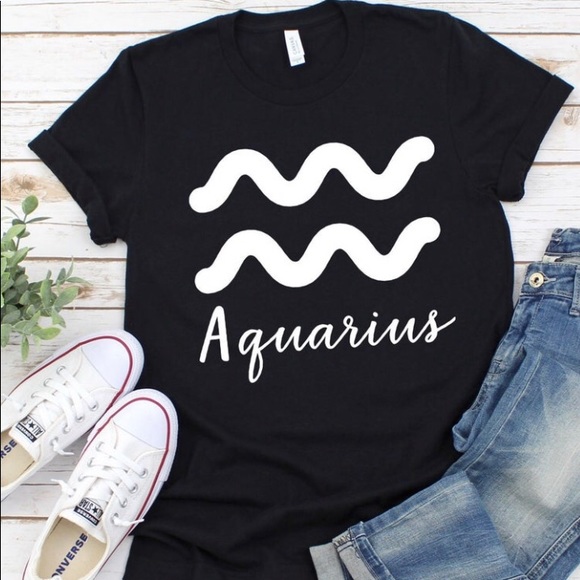 Gildan Tops - Aquarius ♒️